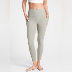 Athleta Salutation Stash Pocket ll 7/8 in Sage, Size XS